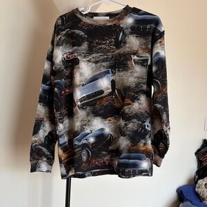 Molo Black and Gray Car Graphic